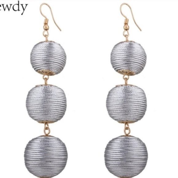 🎁 "My Shyness" Earrings - Picture 3 of 7